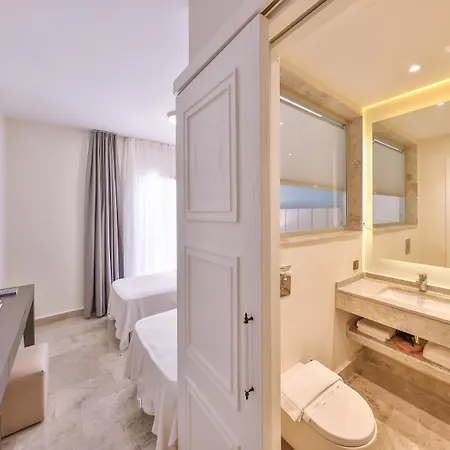 Hera Hotel